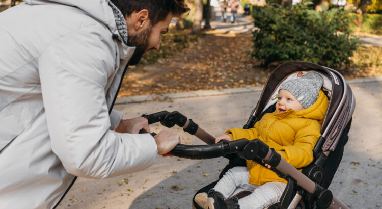 Poussette trio pour bébé 4 mois et 6 mois